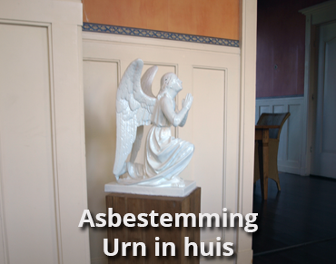 URNWINKEL. Asbestemming, urn in huis