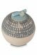 Handgemaakte keramische mini urn met grijze strepen