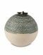 Handgemaakte keramische urn met grijsgroene strepen
