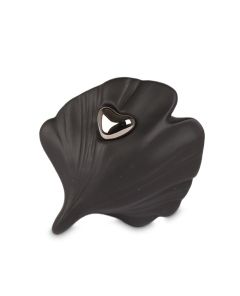 Keramische mini urn zwarte schelp met zilverkleurig hart