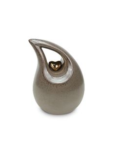 Traandruppel mini urn van keramiek met goudkleurig hartje