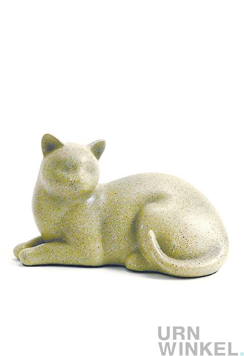 parallel schommel boete Kattenurn 'Liggende kat' zand als waardige rustplaats voor uw poes of kat.  | URNWINKEL.