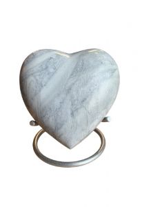 Hartvormige mini urn 'Elegance' met marmerlook (incl. voetje)