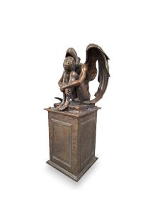 Engelurn 'Angel of Sorrow' op zuil in verschillende kleuren