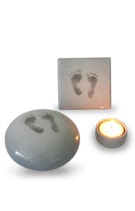 Handgemaakte baby urn met tegel en lichtje