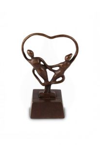 Mini art urn van brons 'In elkaars hart'