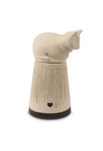 Handgemaakte keramische kattenurn met hartje – wit