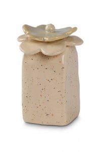 Beige mini urn van keramiek 'Flower vase'