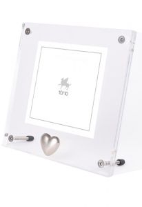 Fotolijst mini urn van plexiglas met zilverkleurig hartje voor asbewaring