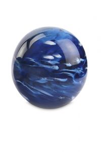 Bolvormige mini urn van kristalglas 'Elements' marmer blauw
