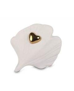 Keramische mini urn witte schelp met goudkleurig hart