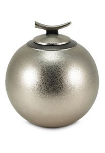 Messing urn met metallic tin textuur