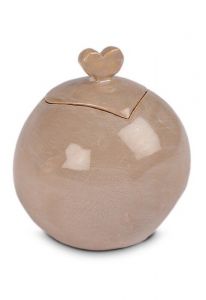 Koffiekleurige mini urn van keramiek met hartje 'Love'