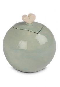 Grijsgroene mini urn van keramiek met hartje 'Love'