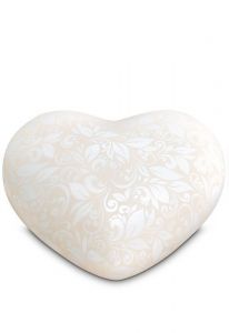 Halfstaande hart urn met bloemenmotief uit de Love Collectie