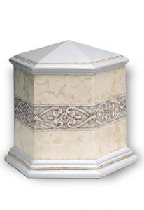 Zeshoekige urn van porselein met decoratie