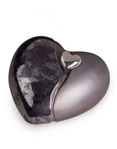 Hartvormige urn van keramiek met magnetisch afneembaar hartje