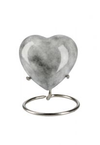 Grijze mini urn hart 'Elegance' met natuursteenlook (incl. voetje)