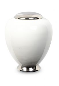 Witte messing urn met zilveren deksel