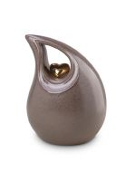 Keramische urn 'Traandruppel' met goudkleurig hart