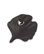 Keramische mini urn zwarte schelp met zilverkleurig hart